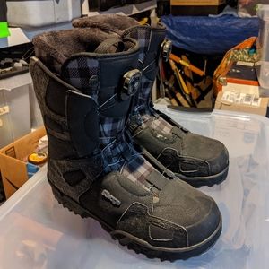 Savage Snowboarding boots